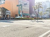 高雄多條道路破損　擬今年重鋪