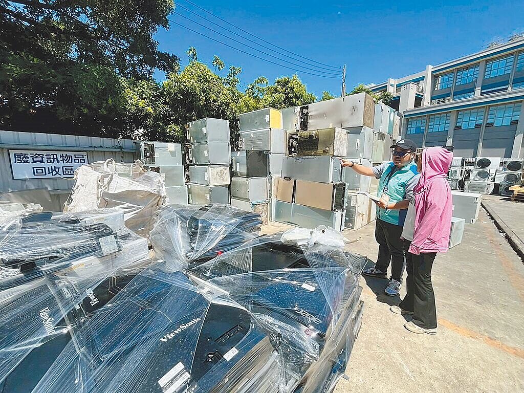 桃園市環保局自民國114年底公告「易燃性物質之堆置、回收、再利用及處理場所」列為第2批高風險場所，首月已有48家完成申請。圖／桃園市環保局提供