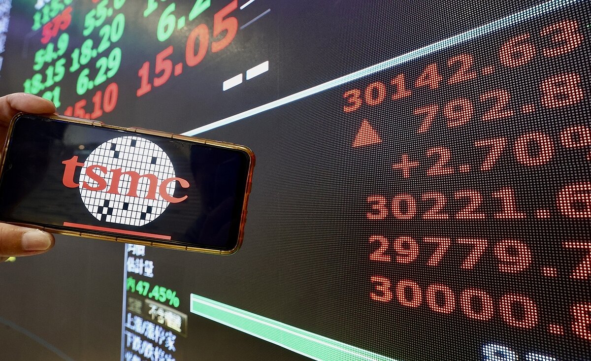 台股5日開盤後一路走高，首度站上3萬點大關，台積電再寫歷史新高。 聯合報系資料照／記者陳正興攝影