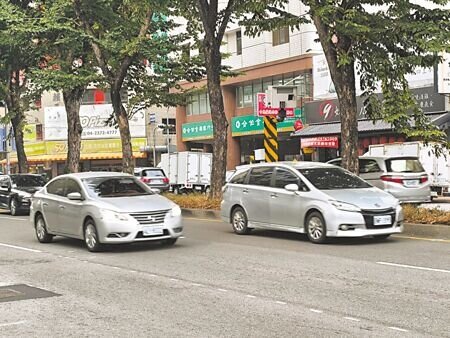 
台中市警察局統計，去年前10大測速照相桿共取締5萬7539件，其中西區忠明南路與忠明南路326巷口的測速桿，全年取締9550件違規，是全市第一。（李京昇攝）
