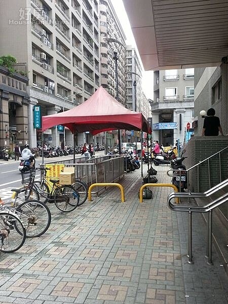 8.泰山十八甲重劃區歐式風格的建築林立,生活機能也相當好。