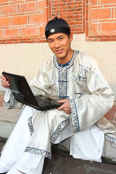 
8古裝扮相的黃少祺，依舊非常帥氣。
