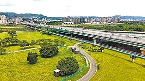 浮洲橋禁行機車　議員促解套