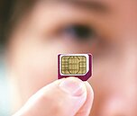 SIM卡換發新制惹怨　上路4天急修正