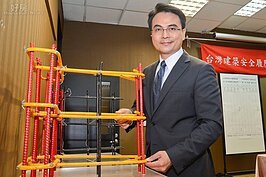 結構技師戴雲發認為建築安全如同食安一樣重要，結構穩妥才有可能真的有傳家百年的好建築。