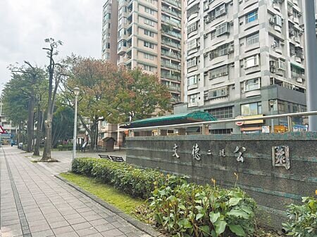 因應氣候變遷與極端高溫,北市內湖區公所與崇越科技合作,推動「文德二號公園與瑞陽公園智慧綠化與微型氣候改善計畫」。(張珈瑄攝)