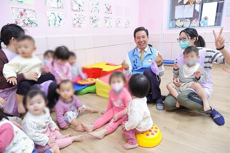 金門縣宣布挺生育再升級!落實縣長陳福海政見,金門縣加碼3萬生育補助」並擴增公托量能,邁向「托嬰零候補」目標。圖/縣府提供