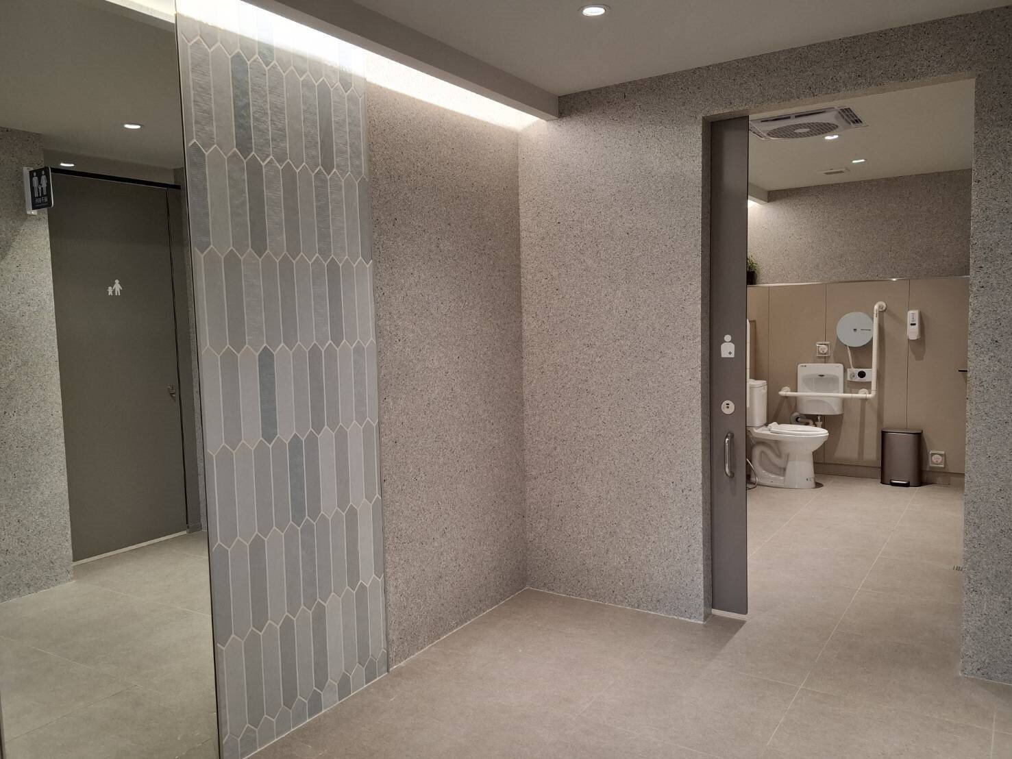 北橫遊客中心廁所整體工程改善以「多功能、友善、智慧、舒適」為四大方向。圖：觀旅局提供