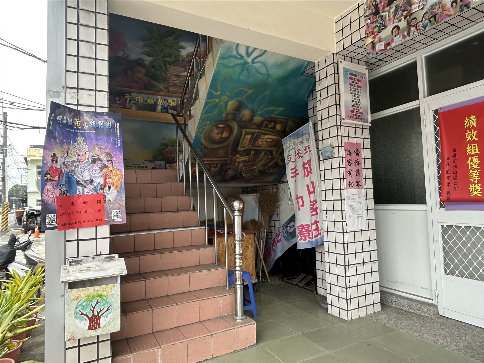 旗山廣福社區活動中心沒有電梯，多數長輩無法上2樓，所以樓上空間全部閒置，正等待中央客委會補助經費增設電梯。記者徐白櫻／攝影 