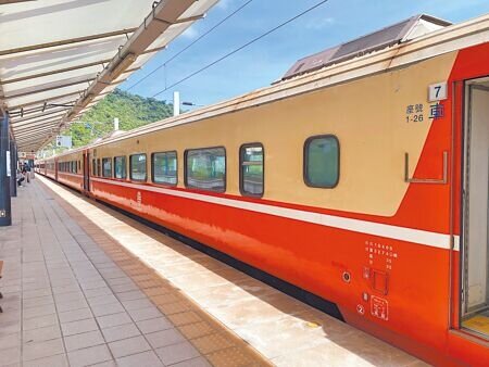 台鐵莒光號在台馳騁逾55年,因車齡老舊,現僅6個編組在線營運,台鐵公司為簡化車種,規畫莒光號一般客車於民國117年底前退役。(蔡明攝)