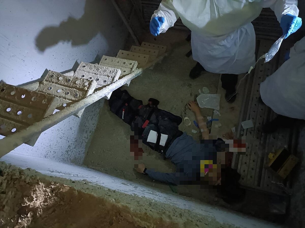 29歲吳姓男工人9日下午新竹市香山區一處工地電梯井施做工程時，疑似不小心從該處墜落。圖／新竹市消防局提供
