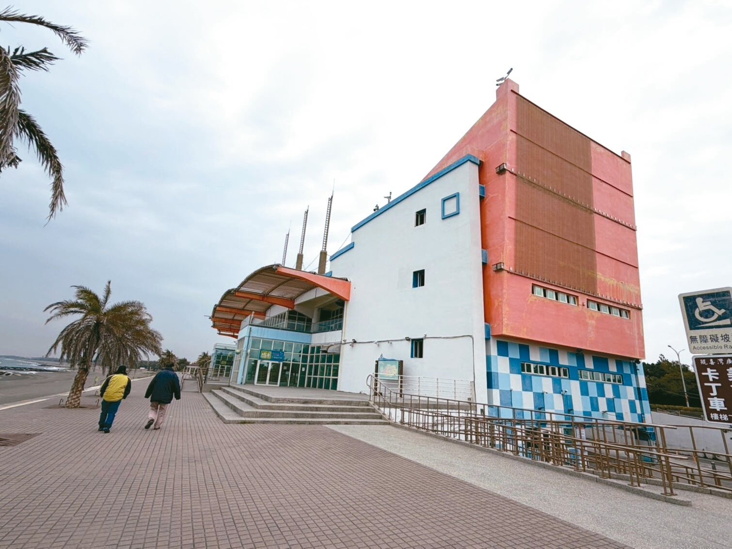 台南黃金海岸「船屋」將重啟,新團隊4月1日起營運,規畫設置餐廳、觀海頂樓區、戶外用餐空間等。記者吳淑玲/攝影