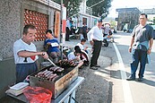 風和日麗　投完票九湖賞菊去