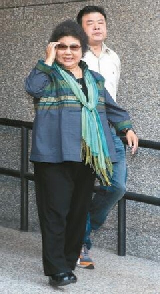 陳菊狂掃近百萬票,以全國最高票成功連任高雄市長,心情一派輕鬆。