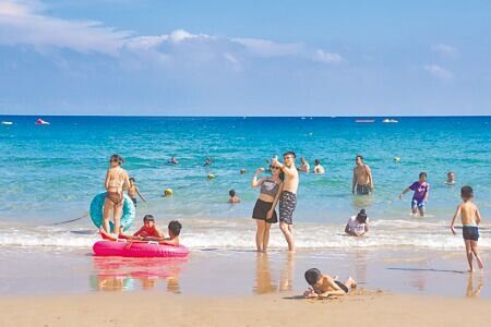 
墾丁是國旅熱門景點，但近年來觀光人次持續下滑。（本報資料照片）

