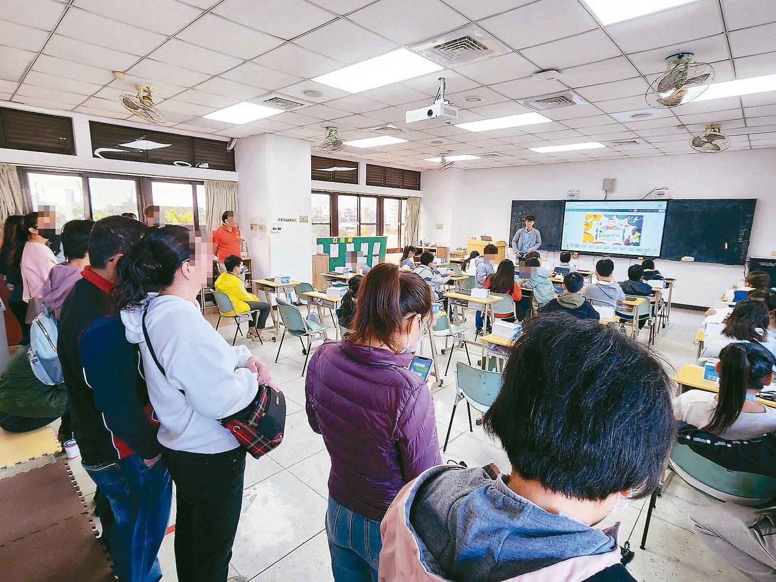 嘉義科學園區實驗中學前天辦招生說明會，許多家長擔心台積電進駐壓縮招生員額。
記者李宗祐／攝影 