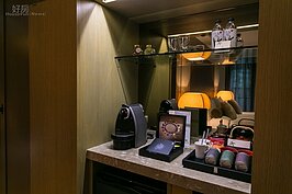 很多人都把房間內配設的mini bar當做客房等級的指標。北投麗禧酒店客房內的mini bar絕對可滿足挑剔的嘴。不僅把膠囊咖啡機列為標準配備，茶葉部分則是精選台灣好茶。