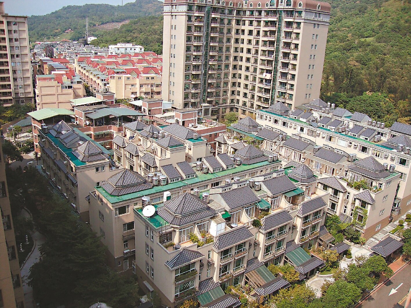 財政部針對因婚姻或繼承等因素,持有公同共有房屋時,戶數如何計算,發布解釋令。此將影響持有人適用的房屋稅率。 本報資料庫