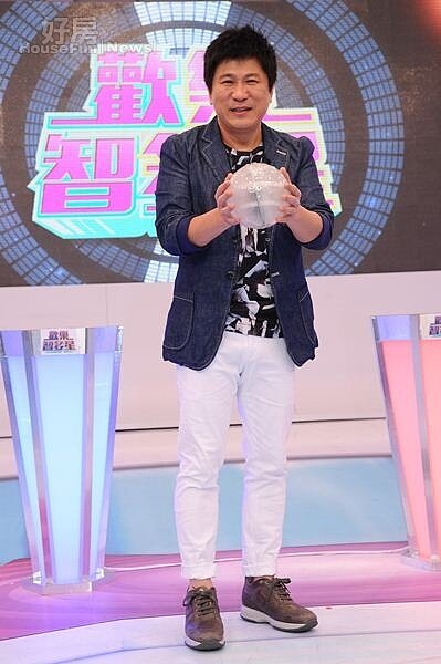 8胡瓜名下擁有兩戶「鴻禧花園大廈」。(圖╱衛視中文台)