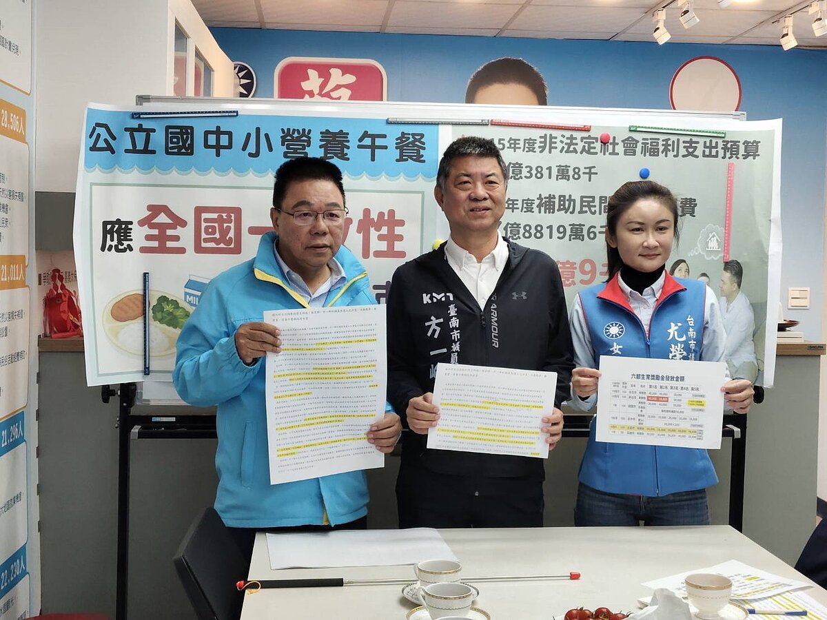 少子化再創新低，南市藍營議員蔡育輝（左起）、方一峰、市議員參選人尤淨寬疾呼中央速推出整套完整解方。圖／記者謝進盛翻攝
