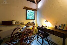 老爺爺躺過的搖椅，現在成為房間內的擺飾。