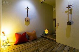 小包廂是旅人閒聊放空的開放空間。