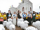 萬金耶誕季　60萌綿羊逛村落