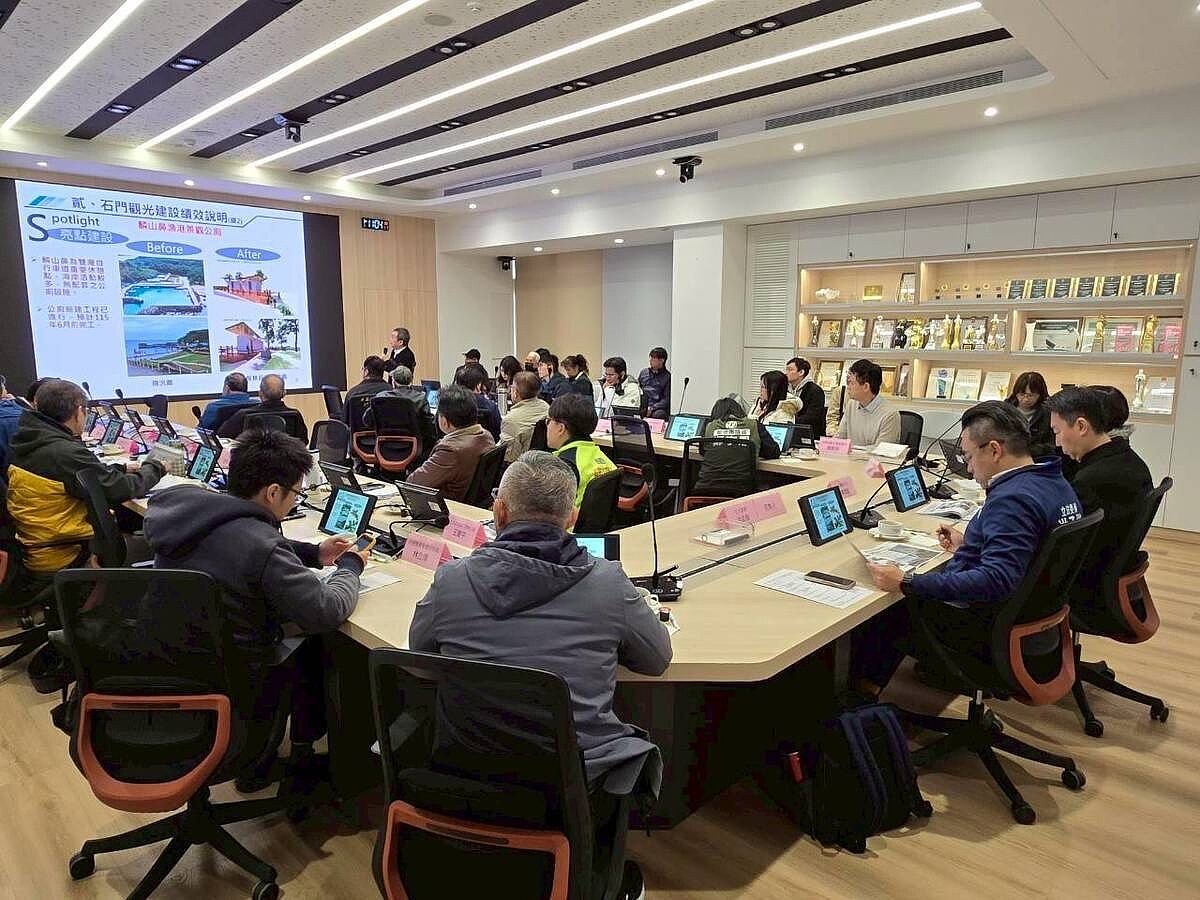 交通部觀光署與地方民代前往考察三芝、石門及萬里觀光建設績效。圖／北觀處提供