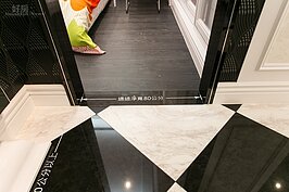 門寬九十公分，並且毫無阻礙，就是符合合宜宅的設計規範。