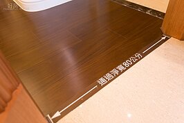 淨寬九十公分，方便輪椅使用者無阻礙的進出。