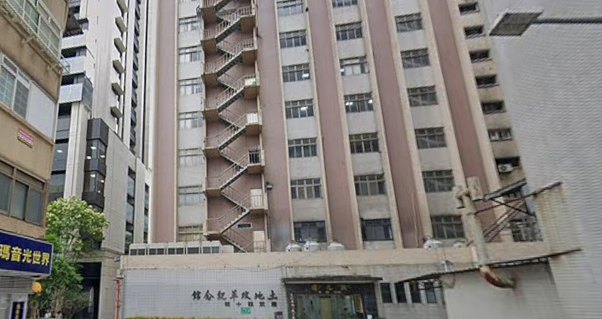 土地銀行公開評選「臺北市松山區延吉段三小段687地號等2筆土地都市更新」實施者，吸引國內知名建商、開發商40多家企業參與招商說明會。圖／google map