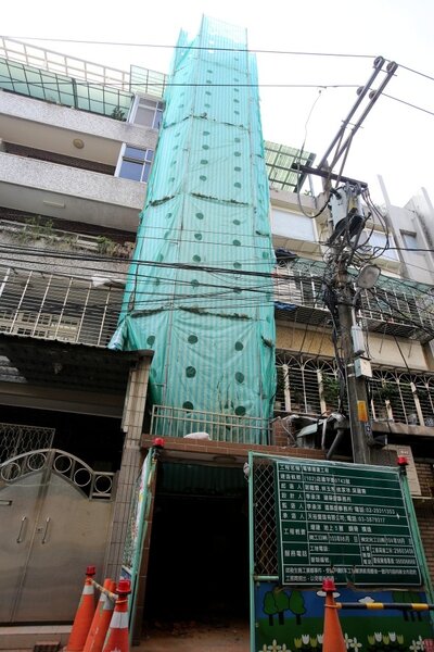 新北市首件公寓增設電梯案開工。（截取自新北市政府都市更新處）