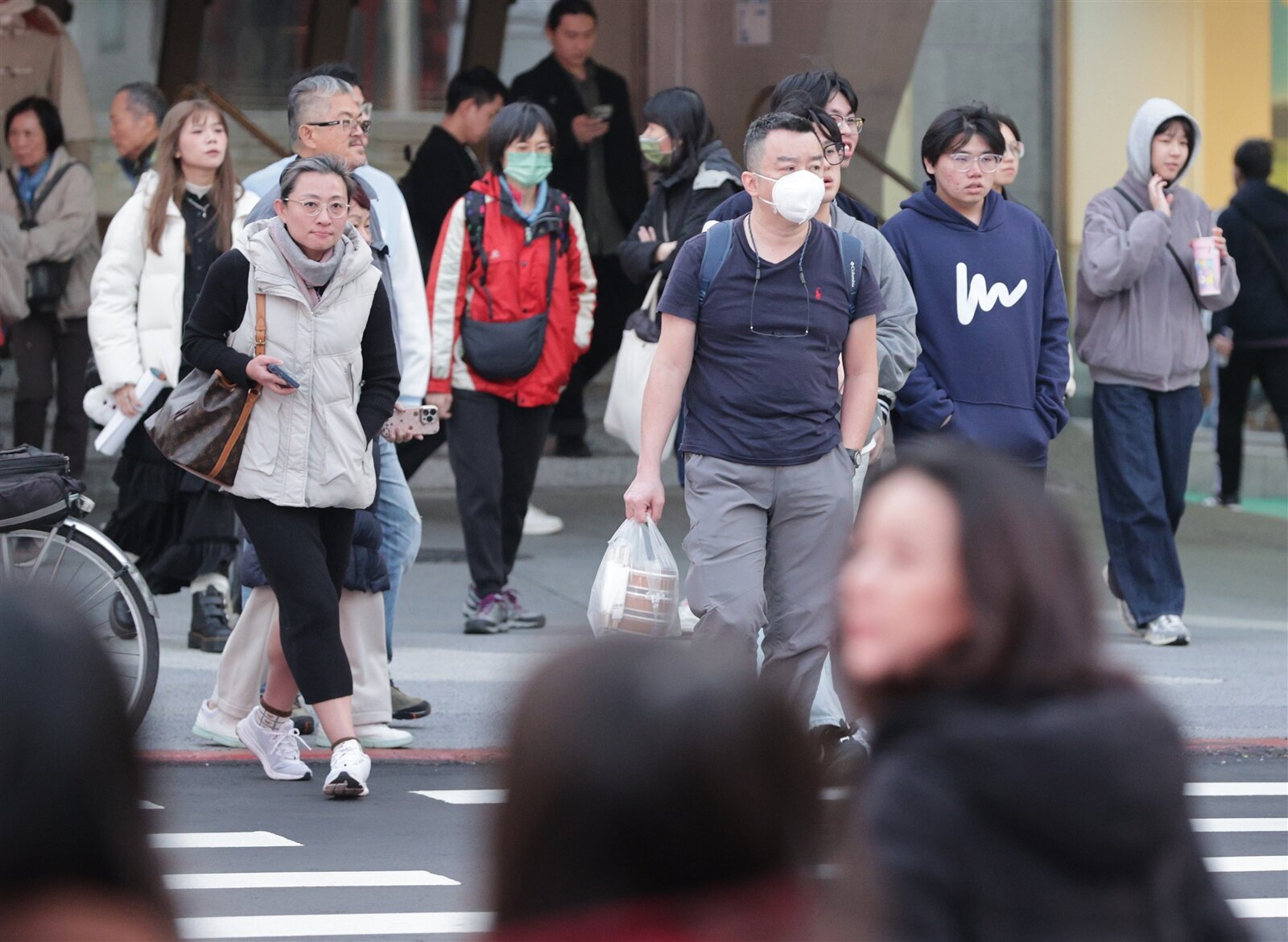 強烈大陸冷氣團稍減弱，輻射冷卻影響，各地氣溫明顯偏低。記者潘俊宏／攝影 