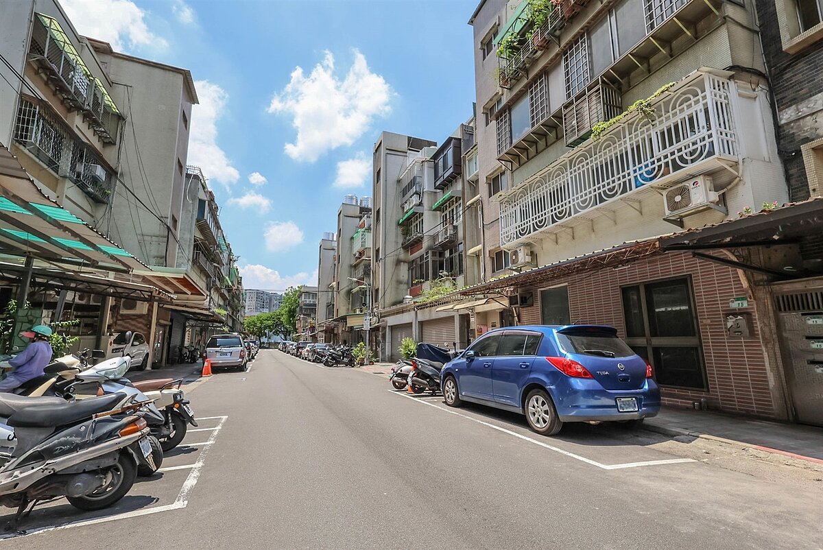 近一年松山區撫遠街交易住宅的平均屋齡高達50年，成為北市「最年長路段」。圖／永慶房產集團提供