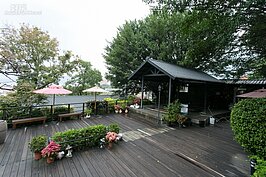 目前禪園內不僅有美食，也有日本特有的泡腳池。來此消費可免費泡腳，但是入浴則是要另外付費。