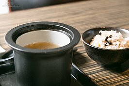 幽禁歲月百歲湯。這是趙四小姐特別為少帥所研發的養身湯品。