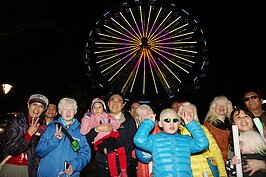 白化症者關懷協會朋友參加營運前的月光PARTY (台北市政府提供)