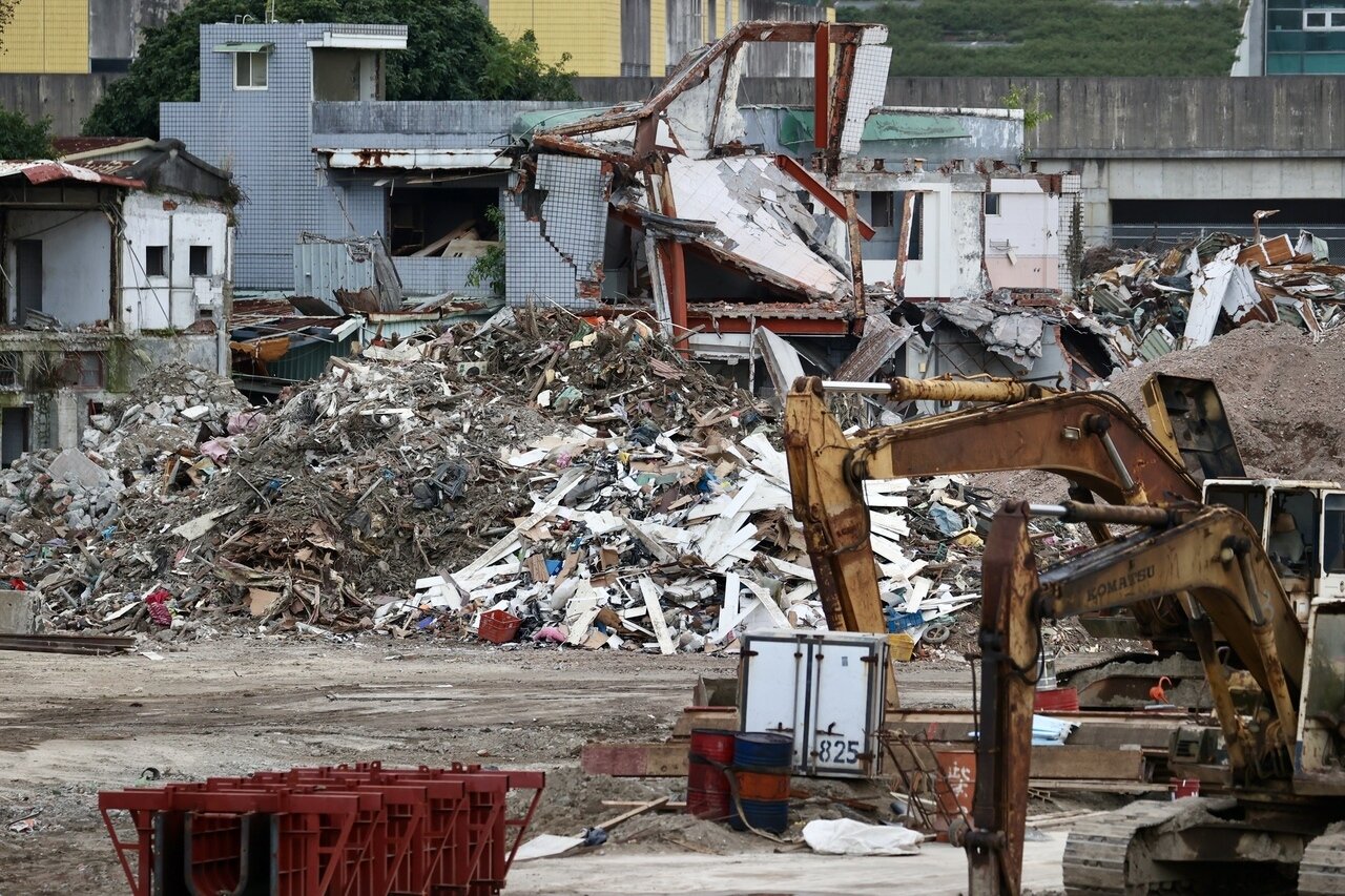 近年台灣各地加強查緝非法土方棄置，合法土資場量能不足，導致不少建案即使已取得建照，仍卡在整地階段，遲遲無法動工，市場形容為「土方之亂」。記者陳正興／攝影 