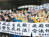 基隆市府放任非法　成功市場合法攤商怒