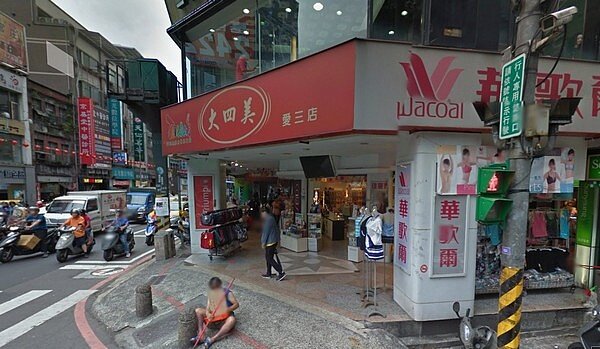愛三路廟口對面的大四美百貨第18年蟬聯地王寶座(取自google map)