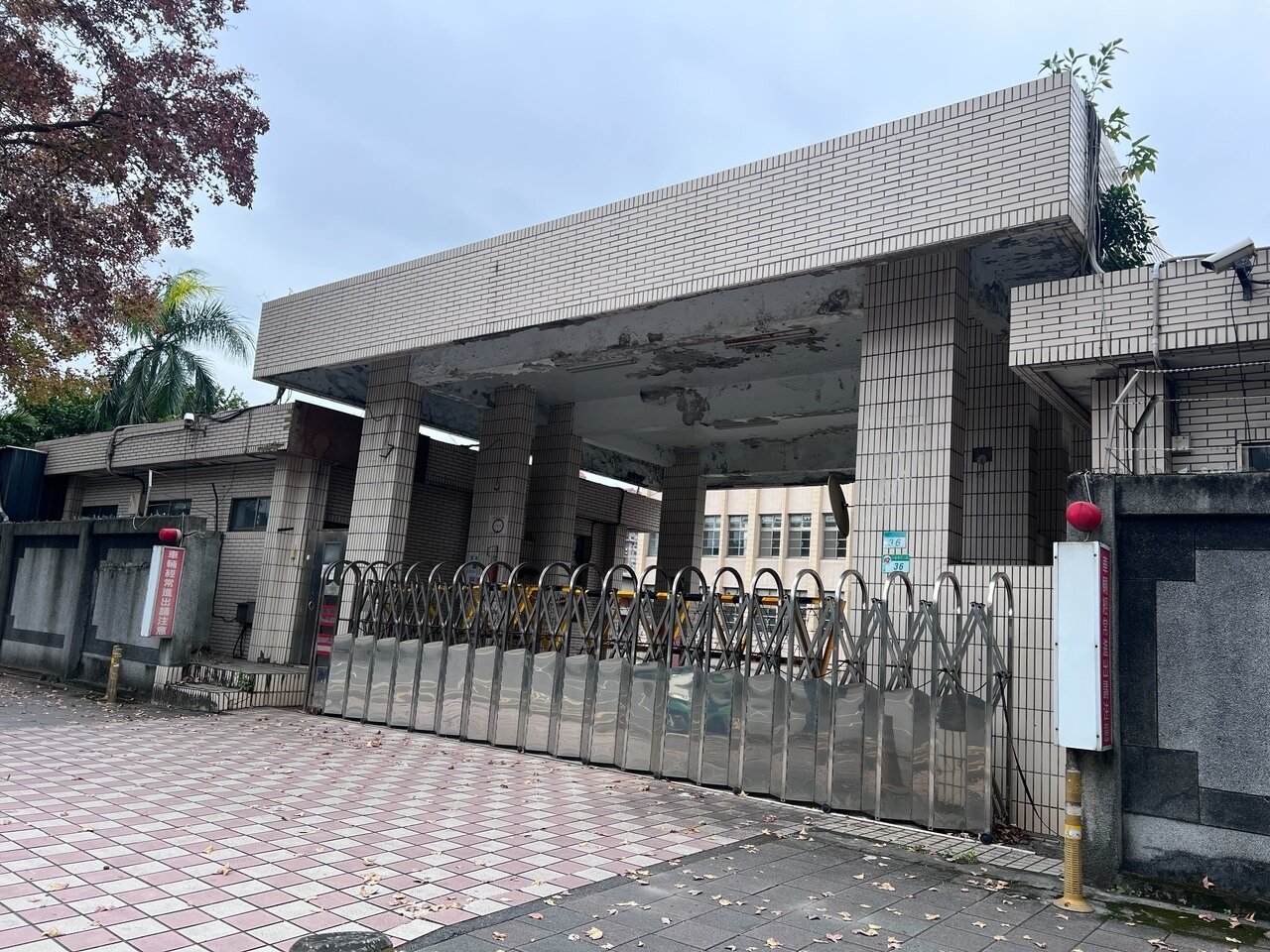 松南營區現址，預計今年年底地上建物才會拆除。記者林佳彣／攝影 