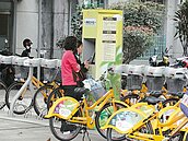 Pbike受歡迎　阿公：這怎麼借？