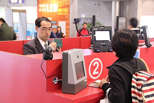 看好陸客來台觀光商機,內政部將開放離島地區的落地簽證措施。(內政部提供)