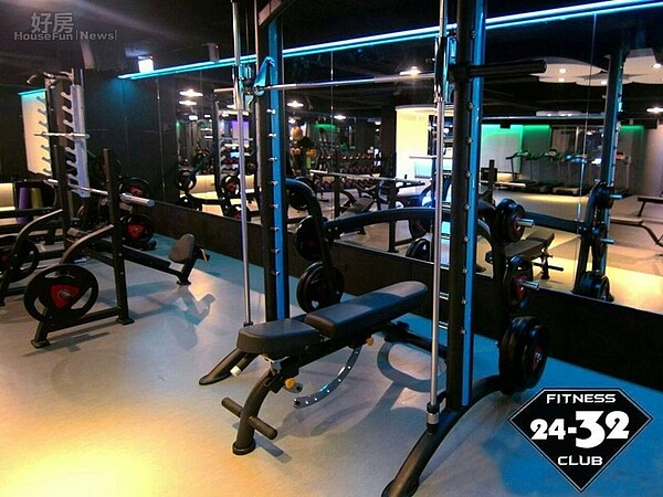 4.裝潢走夜店風,與傳統的健身房大不相同。