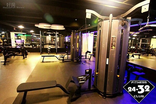 5.以暖色系為主色調,但與夜店風的冷光色沒有違和感。