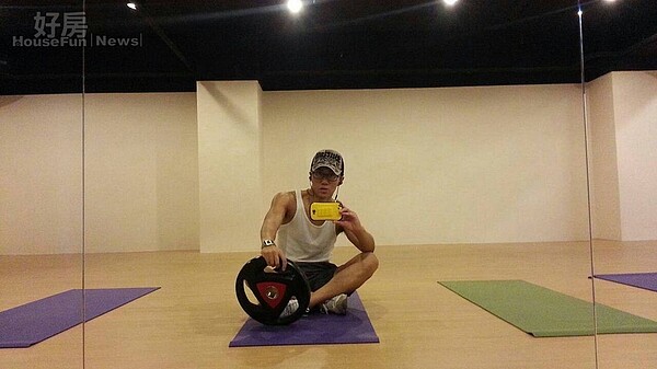 7.鄭旭村也常到店裡健身。