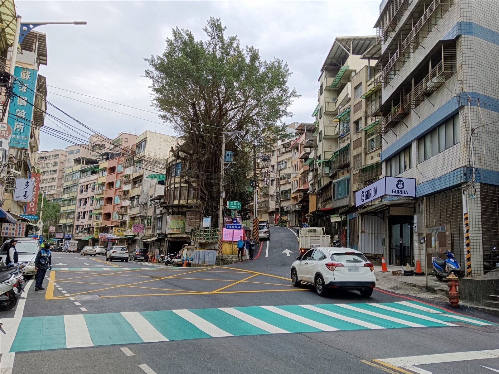 基隆市中正路、正榮街路口發生多起行人事故，基市府交通處決定增設紅綠燈，打造更安全、友善的交通環境。記者邱瑞杰／攝影 