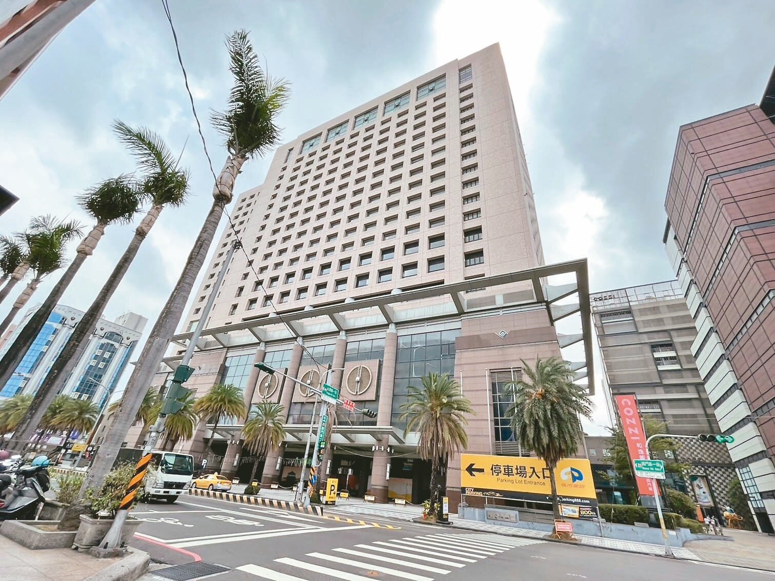 台南原大億麗緻酒店將由福泰集團接手，並與希爾頓國際酒店集團合作掛上頂級酒店品牌「Signia Hilton」，為台南觀光再添生力軍。記者吳淑玲／攝影 