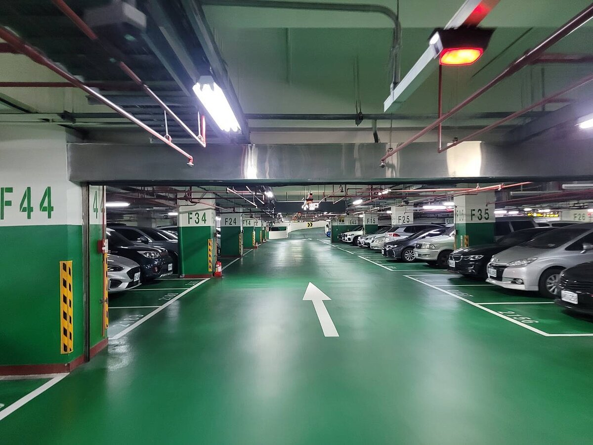 淡水站的轉乘停車場將改由民營。圖／台北捷運公司提供