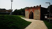 中山公園「朝陽門」　屏東市百年古蹟獲新生